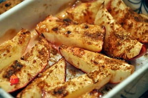 Jabłka zapiekane z imbirem i cynamonem