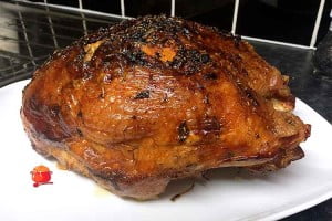 Indyk pieczony w maśle ziołowym