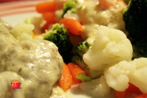 Kotlety mielone w sosie serowo-porowym