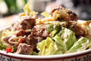 Sałatka gyros z kurczakiem