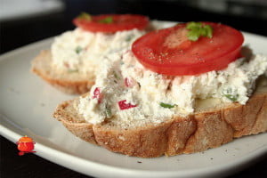 Domowy twarożek z rzodkiewką