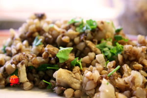 Kasza gryczana zapiekana z pieczarkami