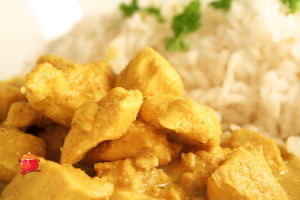 Kurczak, curry, migdały