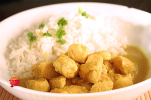 Kurczak, curry, migdały