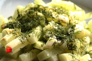 Surówka z ogórków w sosie musztardowym