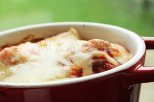 Jaja zapiekane w sosie pomidorowym