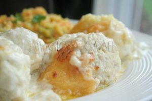 Rybne klopsiki pod beszamelem