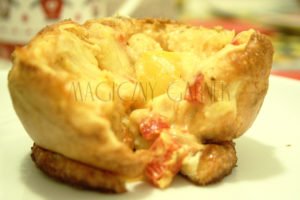 Tradycyjny Yorkshire pudding z mięsnym nadzieniem