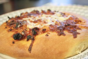 Focaccia z mięsem i serem