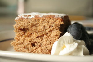 Piernikowe ciasto z klonowym syropem